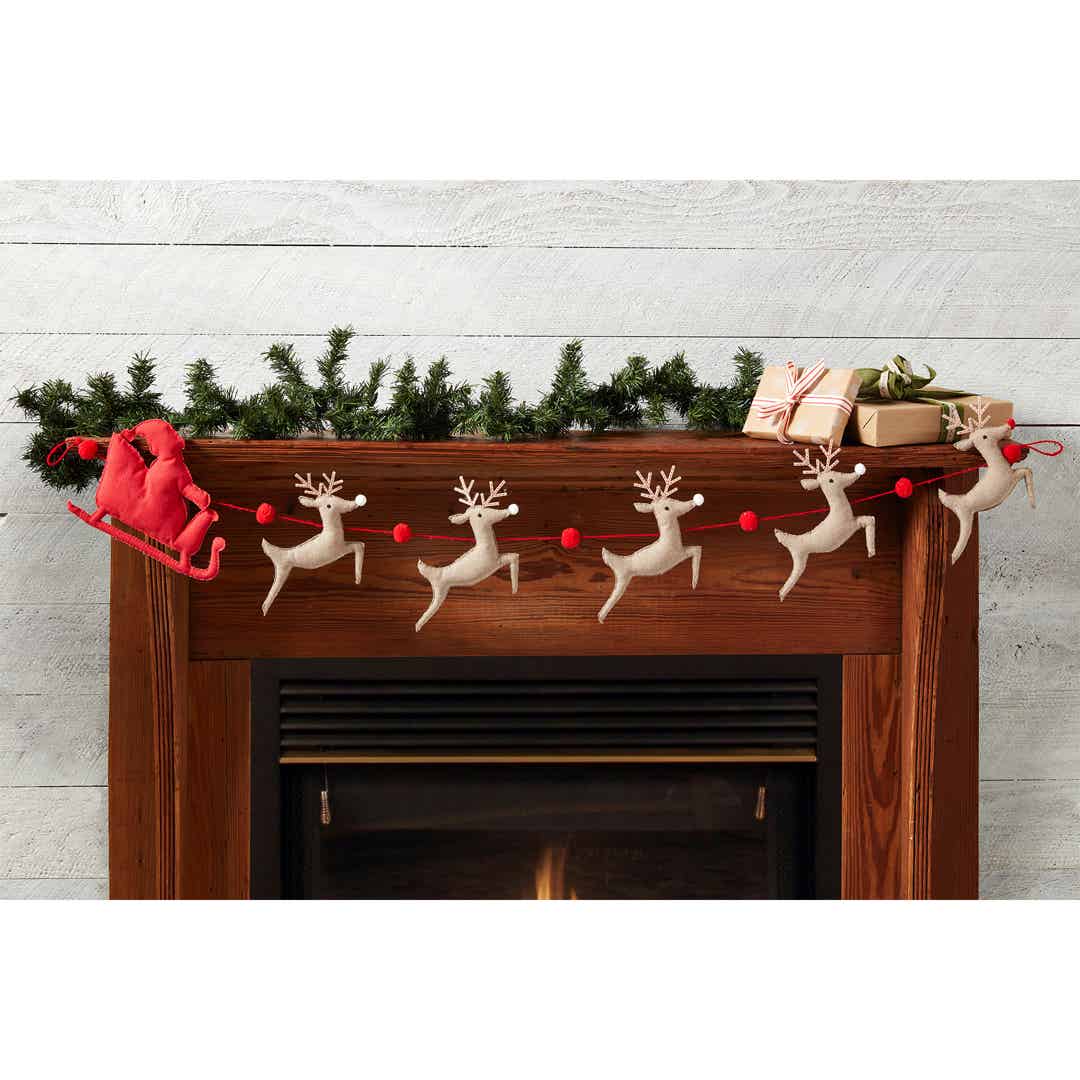 Santa Sleigh and Reindeer Garland